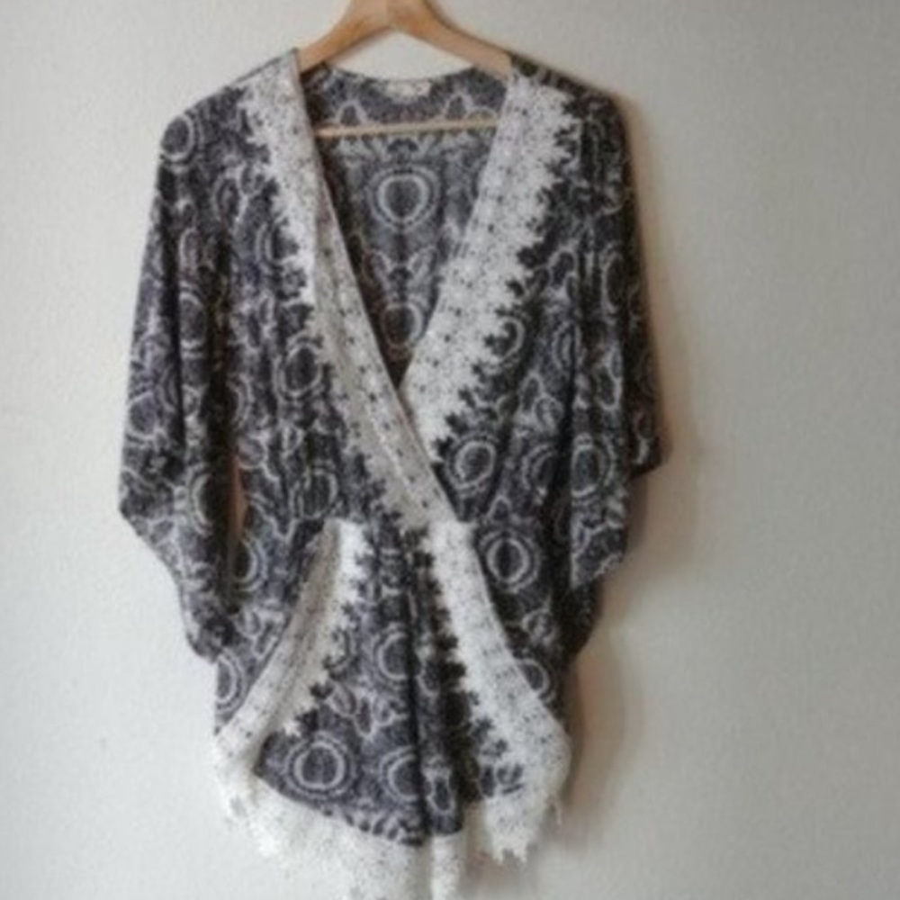 Tea & Cup Los Angeles Chantily Lace Romper